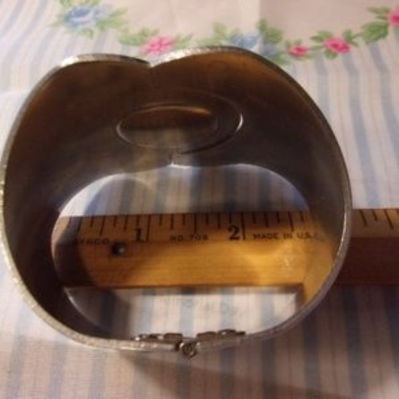 "Vtg Aluminum Hinged Clamp Style Bracelet " - Picture 7 of 8